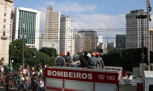 Parentes, amigos e apoiadores se despedem de Bruno Covas