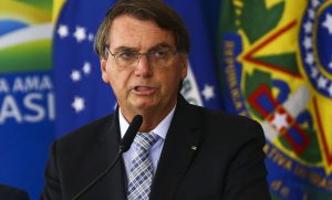 Após ter vídeos retirados do ar, Bolsonaro prepara decreto que proíbe redes sociais de apagarem publicações