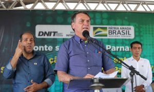 'Um ladrão candidato a presidente e um vagabundo como vice', diz Bolsonaro sobre 2022; O Globo