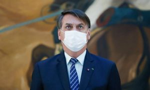 Bolsonaro critica tratamento dado aos mortos no Jacarezinho e parabeniza Polícia Civil pela operação; O Globo
