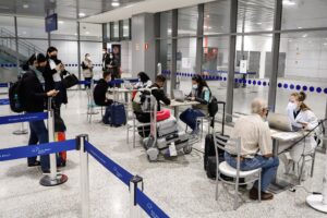 Porto Alegre: Ação de controle sanitário no aeroporto testa 2,6 mil pessoas