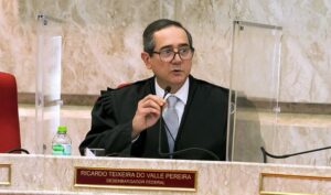 Desembargador federal Ricardo Teixeira do Valle Pereira toma posse como presidente do TRF4. Para ele 