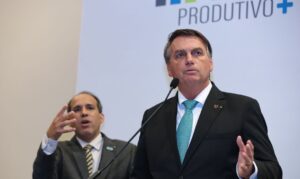 Bolsonaro pede a empresários para segurarem preço dos alimentos. Pedido ocorreu durante encontro no Rio de Janeiro