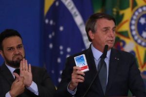 Cloroquina tem Bolsonaro como maior influenciador do mundo; O Estado de São Paulo