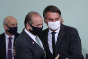 Bolsonaro mantém PP na chefia de área que compra vacinas no Ministério da Saúde; O Estado de São Paulo