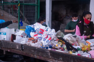 Porto Alegre: Cosmam visita cooperativa de reciclagem no Campo da Tuca