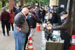 Porto Alegre; Feira do Azeite Novo contará com rótulos premiados internacionalmente e Campanha do Agasalho