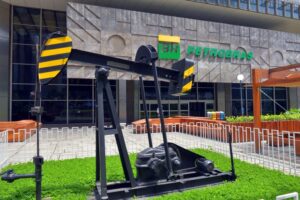 Para Petrobras, entrada de concorrentes na área de refino pode baixar preço de combustível