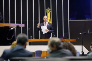 Em debate na Câmara, presidente do TSE critica voto impresso e defende urna eletrônica. Parlamentares governistas apontaram a necessidade de aprimoramento da votação eletrônica no Brasil