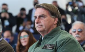 Acuado, Bolsonaro ataca CPI; oposição apresenta ‘superpedido’ de impeachment; Evandro Éboli/O Globo