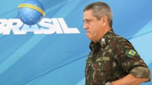 Militares atacam Aziz e defendem 'elevada credibilidade' das Forças Armadas. Mais cedo, Aziz disse na CPI que 'membros do lado podre das Forças Armadas estão envolvidos com falcatrua dentro do governo'; por Ana Mendonça/Estado de Minas