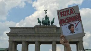 Manifestantes fazem ato contra Bolsonaro em Berlim; Deutsche Welle