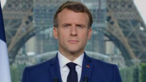 Macron impõe vacina para profissionais de saúde e passe sanitário na França; RFI