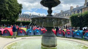 França: cerca de 400 desabrigados ocupam a Place des Vosges em Paris; RFI