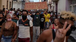Cortes de internet e aparição de Días-Canel mostram tensão de Cuba com impacto dos protestos; El Páis