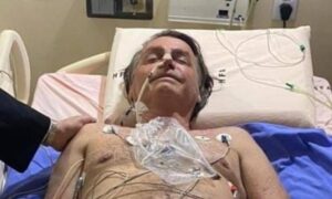 Bolsonaro é transferido para São Paulo onde será avaliada necessidade de 'cirurgia de emergência' para corrigir obstrução intestinal; O Globo