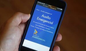 Após prorrogar auxílio emergencial, governo prevê novo Bolsa Família em novembro; O Globo