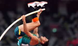 Tóquio 2020: Thiago Braz conquista bronze no salto com vara. Esta foi a segunda medalha do atletismo brasileiro em Tóquio