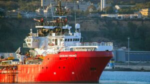 Ocean Viking: navio de resgate de migrantes pede porto seguro urgente para 553 pessoas no Mediterrâneo; RFI