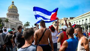 Juventude cubana toma a palavra: “Nossos pais nos ensinaram a falar baixinho, mas isso acabou”; El País