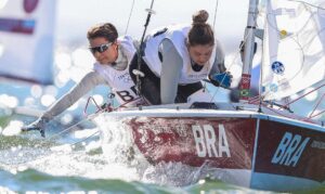 Tóquio 2020: Fernanda e Ana se despedem da Olimpíada em 9º lugar na vela classe 470. Dupla chegou em 10º lugar na Medal Race nesta quarta