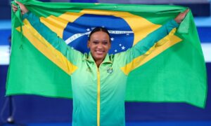 Tóquio 2020: Rebeca Andrade será porta-bandeira do Brasil no encerramento. Cerimônia está programada para as 8h de domingo (8)