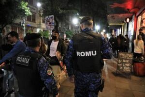 Porto Alegre: Forças de segurança dispersam aglomeração com 1,2 mil pessoas no bairro Moinhos de Vento