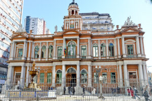 Porto Alegre: Prefeitura abre concurso com vagas de níveis médio e superior em várias áreas de atuação
