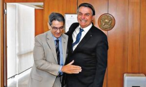 Flávio negocia com aliado filiação de Jair Bolsonaro ao PTB e gera crise no partido; O Globo