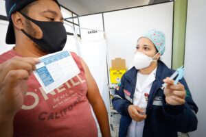 Porto Alegre: Vacinação contra a Covid-19 disponível em mais de 40 pontos nesta quarta-feira