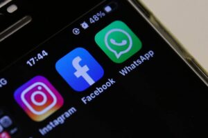 WhatsApp, Instagram e Facebook voltam a ser acessíveis para usuários. Redes sociais passaram cerca de 7h indisponíveis