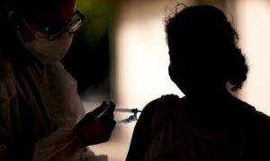Covid-19: Opas pede ação para países atingirem meta de vacinação