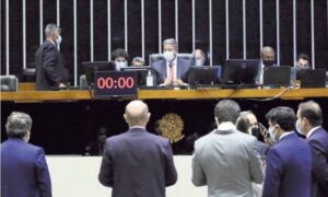 Congresso avança na blindagem a políticos com projetos que limitam investigação e punição; O Globo