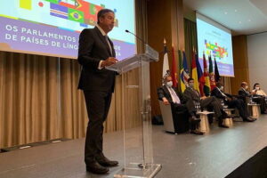 Autoridades e cônjuges gastam ao menos R$ 500 mil de verba pública em fórum de Gilmar em Lisboa; Folha de São Paulo