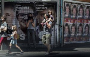Derrota histórica da esquerda tira de Fernández controle do Congresso argentino; O Estado de São Paulo