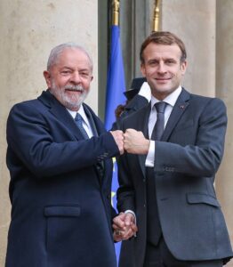 Lula se encontra com o presidente da França no Palácio do Eliseu; O Estado de São Paulo