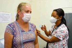 Porto Alegre: Vacinação contra Covid-19 ocorre em dois pontos neste feriado