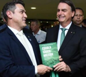 Zucco participa com Bolsonaro de evento de certificação de Escolas Civico-Militares