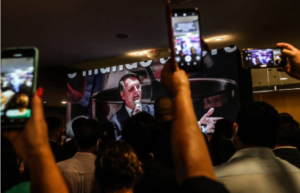 Bolsonaro se filia ao PL, sela volta ao Centrão e acena para outros partidos; O Estado de São Paulo