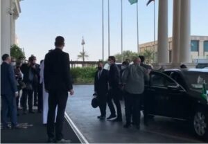 Bolsonaro desembarca nos Emirados Árabes em busca de investimentos; Metrópoles