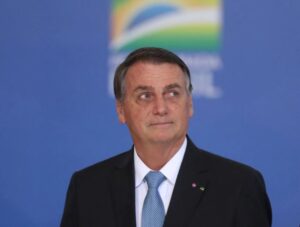 'FAB não tem como comprar todos os aviões da Embraer; não é como comprar carro', diz Bolsonaro; O Estado de São Paulo