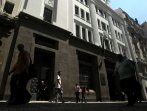 Empresas avaliam trocar a Bolsa brasileira pela americana; O Estado de São Paulo