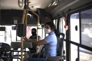 Porto Alegre: Prefeito sanciona lei de extinção gradativa da função de cobrador de ônibus