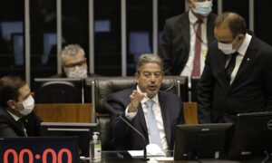 Deputados querem acionar Supremo pedindo liberação das emendas em troca de mais transparência para os recursos; O Globo