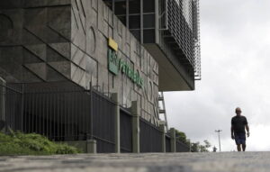 CVM vai investigar Petrobras após fala de Bolsonaro sobre redução de preços dos combustíveis; O Estado de São Paulo