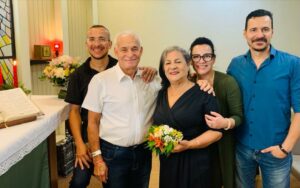 Porto Alegre: Casal comemora bodas de ouro dentro do Hospital Moinhos de Vento. Celebração na capela da instituição ocorreu neste sábado, com a presença dos três filhos