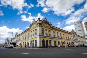 Porto Alegre: Divulgada proposta vencedora para pintura e restauro da fachada do Mercado Público
