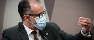 Saúde precisa justificar manutenção de ‘estatística macabra’, diz presidente da Anvisa sobre mortes de crianças por Covid; O Globo