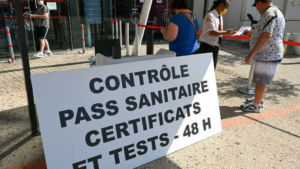 Falso passaporte sanitário: França estuda perdoar usuários e punir fornecedores; RFI