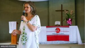 Bolsonaro joga com religiões por popularidade, diz 1ª mulher a liderar conselho de igrejas cristãs; BBC
